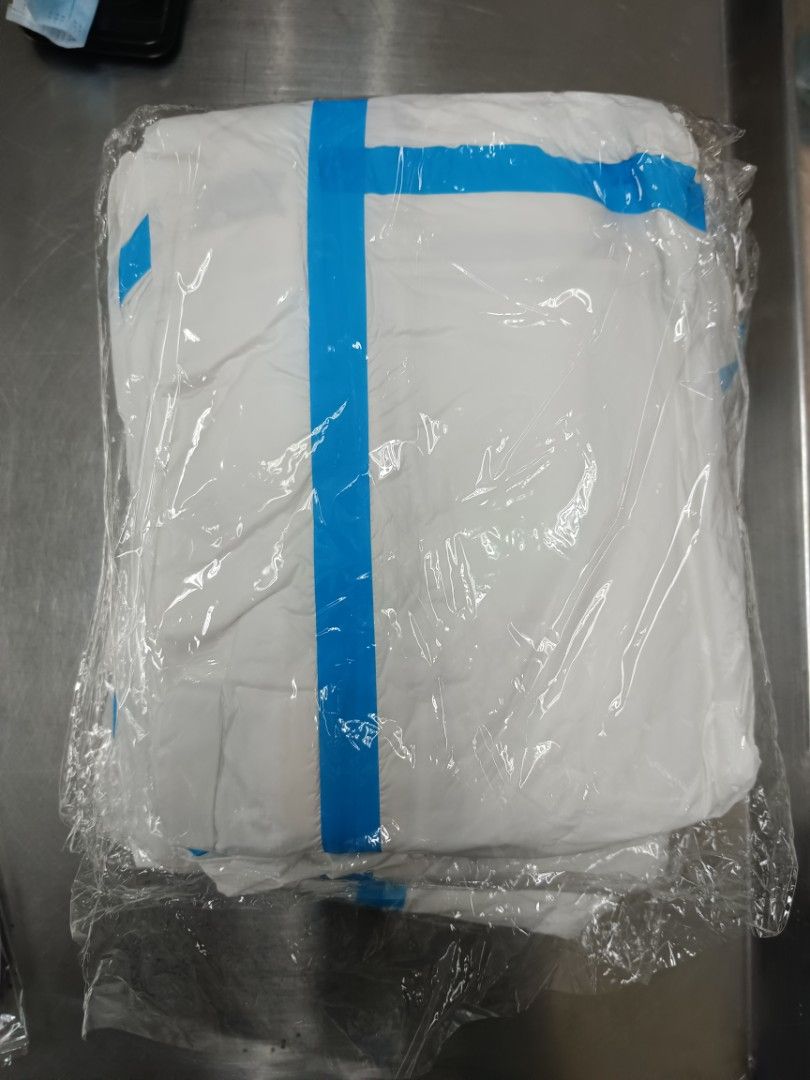 Coveralls, N95 mask, and face shield (Category: Face Masks & Face Shields) located in Caloocan City. Submitted by cassandralohan (Listing ID 1440020400, Image 2). Description: 4 brand new coveralls and n95 bought from Bambang rfs: pwede pala yung lab coat lang😥😥😥 pls bilin niyo na po😭.
