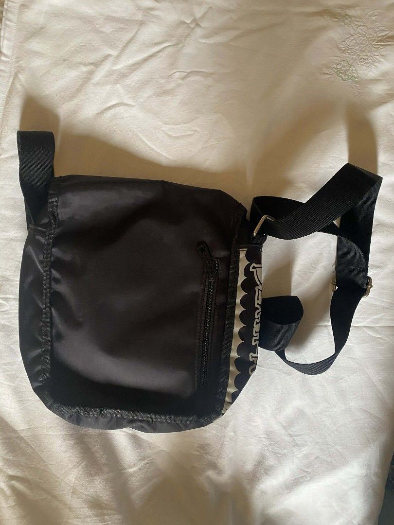 Death Note L Body Bag (Comic Alley) (Category: Cross-body Bags) located in Antipolo. Submitted by pakuchizz (Listing ID 1421500543, Image 2). Description: -In perfect condition -No creases on the flap -Only used twice -MOP: GCash (payo only) -MOD: J&T or Lalamove, sf must be shouldered by the buyer dm for more pics.