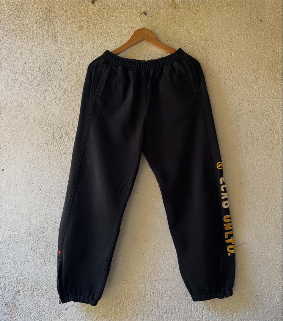 Ecko sweatpants (Category: Joggers) located in Lipa City. Submitted by scrap.threads (Listing ID 1440169724, Image 2). Description: Item: Ecko sweatpants Price: 350 Dimes: Width - free size Length - 37 Hem - 7 Issue: small stains, fabric rip check pics Lipa City Ship via J&T (Shouldered by buyer) Payment via Gcash ***Notice*** Color may vary due to lighting. Payment first. Item/s are thrifted or used condition unless stated otherwise. Please mana