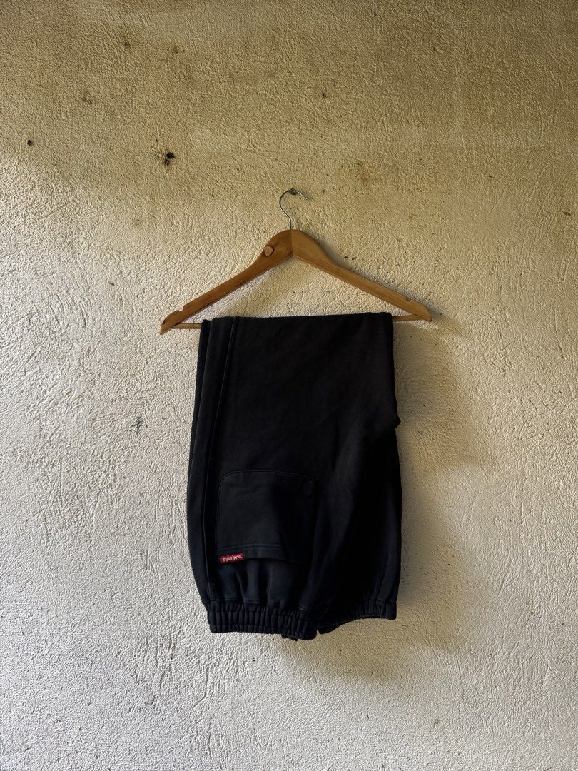 Ecko sweatpants (Category: Joggers) located in Lipa City. Submitted by scrap.threads (Listing ID 1440169724, Image 1). Description: Item: Ecko sweatpants Price: 350 Dimes: Width - free size Length - 37 Hem - 7 Issue: small stains, fabric rip check pics Lipa City Ship via J&T (Shouldered by buyer) Payment via Gcash ***Notice*** Color may vary due to lighting. Payment first. Item/s are thrifted or used condition unless stated otherwise. Please mana