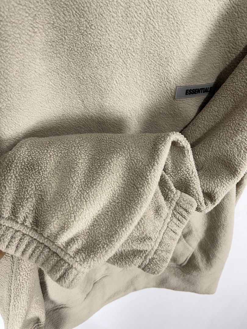 “FEAR OF GOD ‎ESSENTIALS SIDE BOGO APLQ SHERPA PULLOVER HOODIE (Category: Coats, Jackets and Outerwear) located in Taguig. Submitted by ldm.ph (Listing ID 1440016435, Image 3). Description: ‎(AUTHENTICATED✅) ‎Size:ACTUAL FIT:L ‎Dimensions ‎Inches width:23 ‎Inches length:25 ‎Condition: GOOD AS NEW ‎Color rate:10 ‎Flaws:❌ ‎(READY TO WEAR).