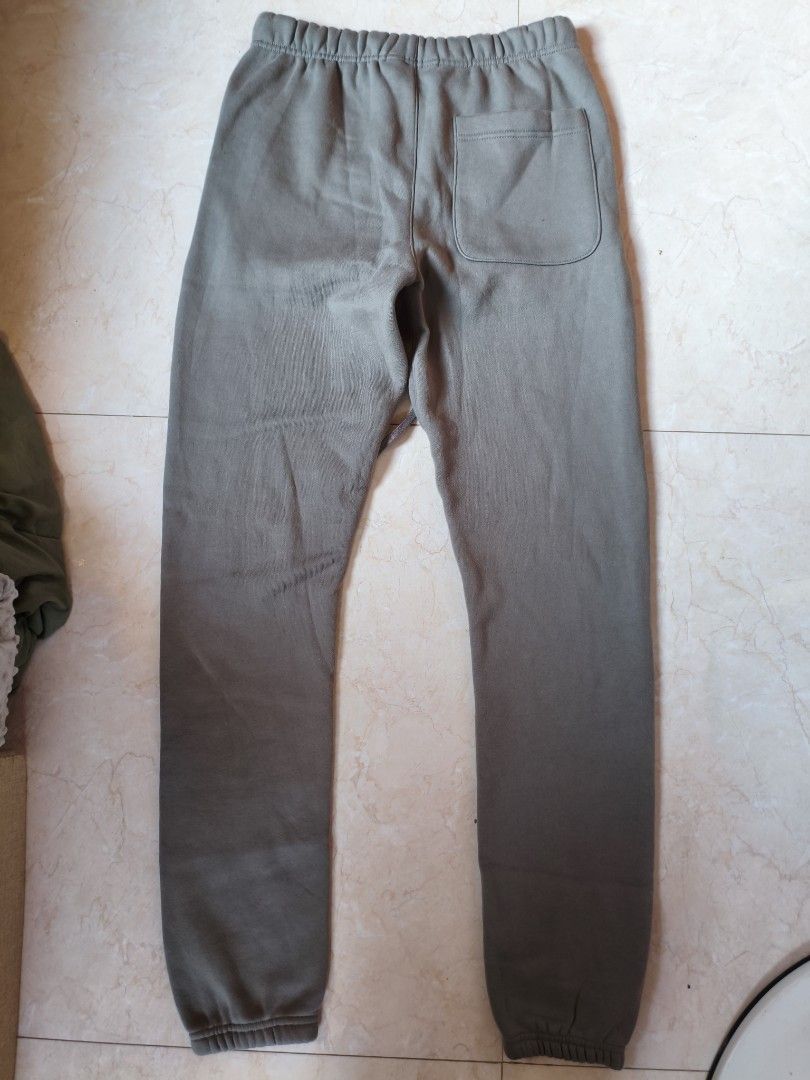 Fear of god essentials sweatpants (Category: Joggers) located in Puerto Princesa. Submitted by lotsstuff (Listing ID 1440072149, Image 3). Description: Size xs fits 30-32 waist excellent price 1199+SF.