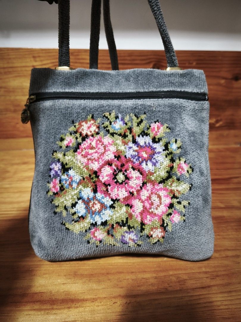 FEILER crossbody bag (Category: Cross-body Bags) located in Baguio. Submitted by queenlyne_vintage_rare_finds (Listing ID 1440194005, Image 2). Description: .