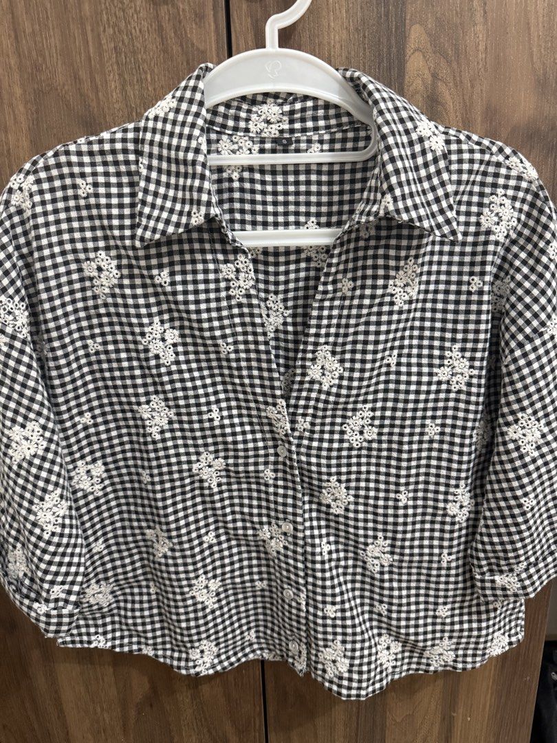 Gingham blouse (Category: Blouses) located in Manila. Submitted by chips22 (Listing ID 1440011617, Image 1). Description: No brand.
