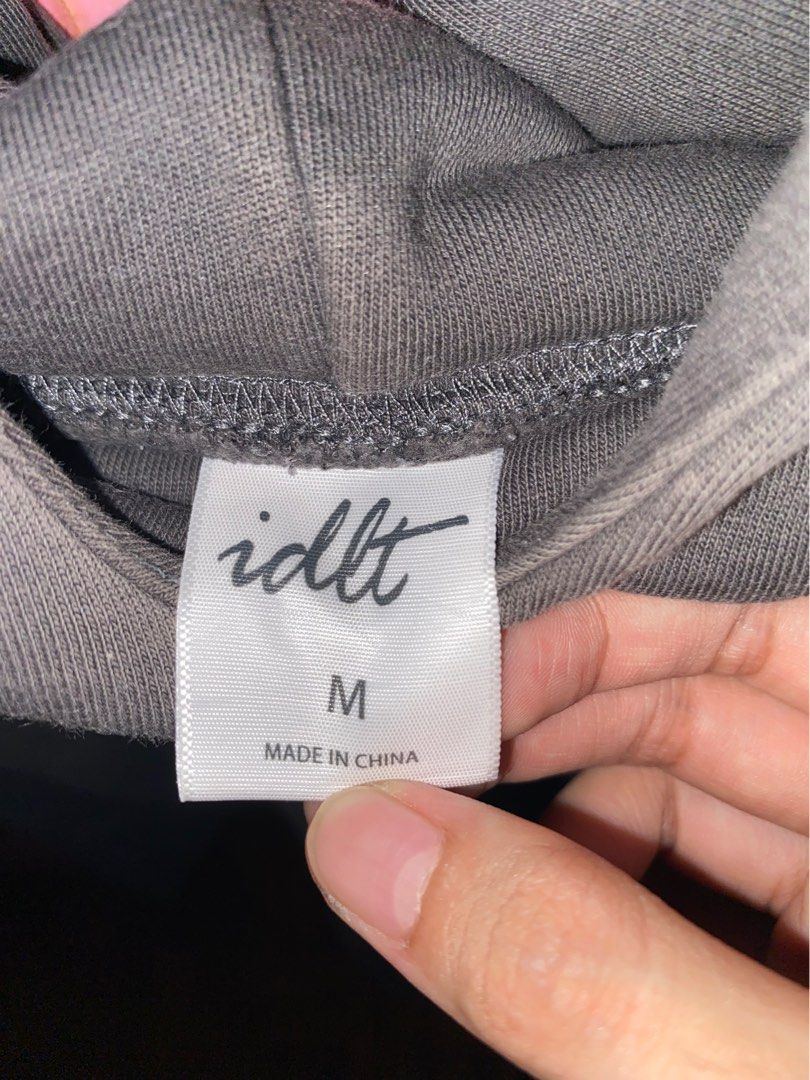 Grey IDLT Oversized Loose Perfect Hoodie (Category: Hoodies) located in Las Pinas. Submitted by hapimart_store (Listing ID 1440087559, Image 2). Description: IDLT oversized loose perfect hoodie very thick and good quality heavy hoodie from taobao size M on tag RFS: wrong size Location: Las Pinas City Pulang Lupa 2 Shipping fee to be shouldered by buyer.
