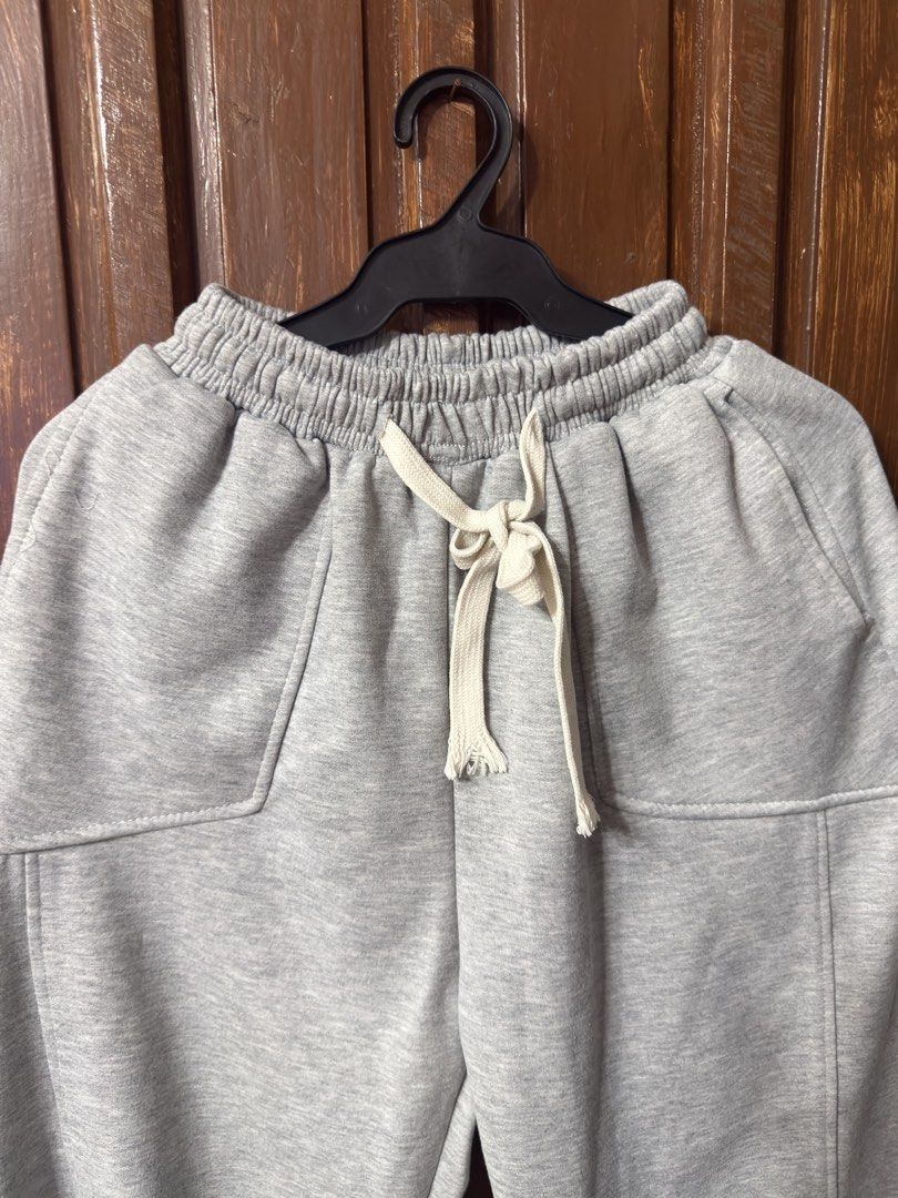 Grey Wide Leg Sweatpants with Drawstring Waist (Category: Joggers) located in Caloocan City. Submitted by allen23_ (Listing ID 1439994856, Image 3). Description: medium size perfect for 5’6 height.