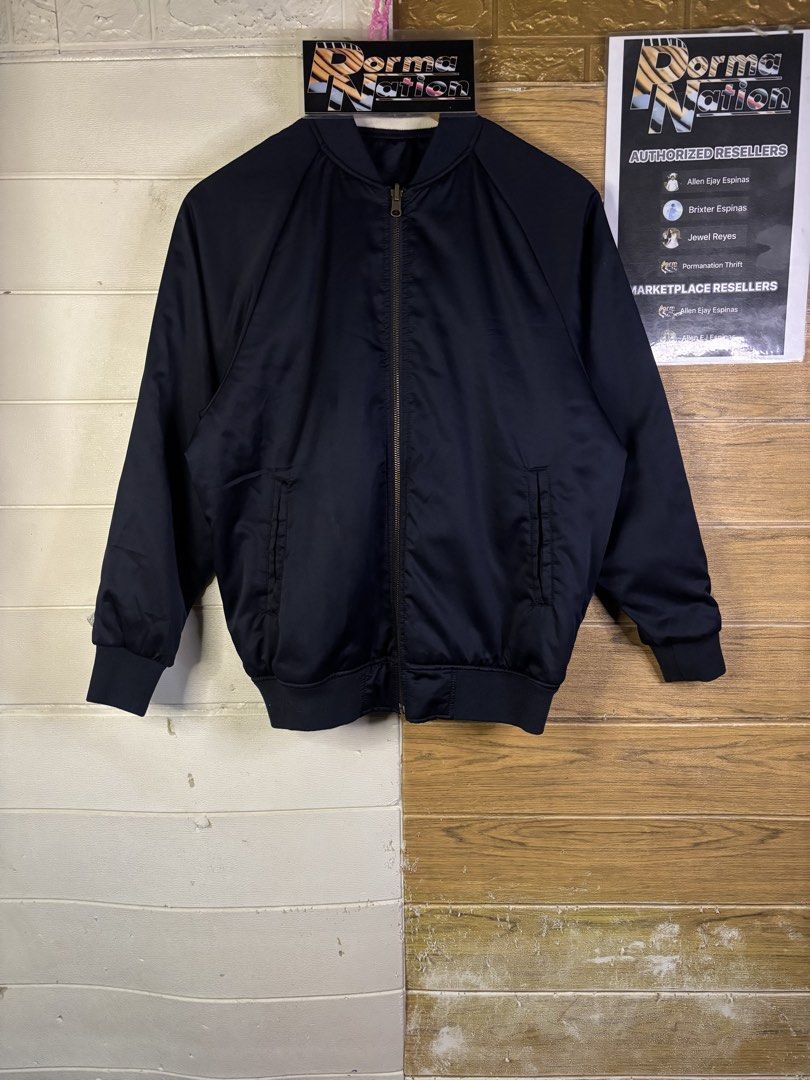 GU REVERSIBLE BOMBER JACKET (Category: Activewear) located in Cabuyao City. Submitted by pormanation-thrift-store (Listing ID 1440181749, Image 1). Description: GU REVERSIBLE BOMBER JACKET Condition: LIKE NEW Color rate: 10/10 (PWEDE SA MASELAN) Size: SMALL Dimes: 21”W x 25”L Issue: NONE‼️ Price: 650.