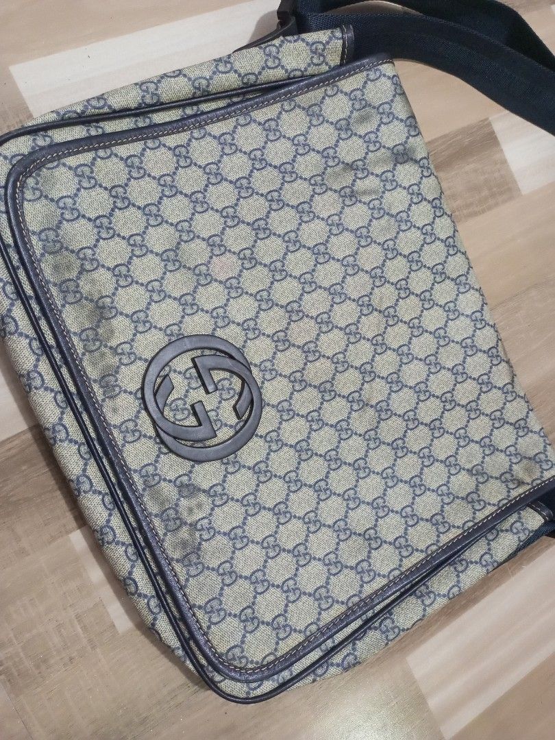 GUCCI LAPTOP BAG (Category: Luxury Bags & Wallets) located in Bulacan. Submitted by joanagwen (Listing ID 1440032868, Image 2). Description: GÜ$$! LAPTOP BAG/DOCUMENTS BAG With Color Transfer lang sa front,, sa back Wala,, See pics Maganda pa to mga sissy Qng pang daily lang Naman,, pdng pd pa,, Lalo sa tag ulan pdng pd niyo ilaban.