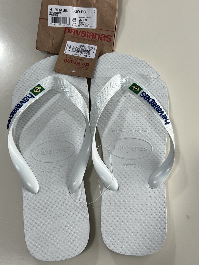 Havaianas Brasil Logo FC Flip-Flops White Size 37/38 (Category: Flipflops and Slides) located in Singapore. Submitted by gemini88_earth (Listing ID 1439999267, Image 2). Description: - Authentic Havaianas Brasil Logo FC Flip-flops - Colour: White - Features iconic Brazilian flag detail on straps - Perfect for casual wear and beach days - Comes with original packaging and tags.