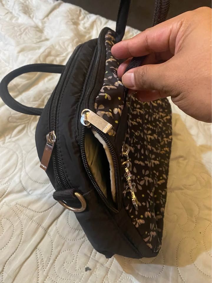 Hedgren Black Floral Print Handbag (Category: Tote Bags) located in Mandaluyong City. Submitted by ajandriah.s (Listing ID 1440002872, Image 3). Description: - Stylish Hedgren handbag - Black base with charming floral print - Multiple zippered compartments for organized storage - Comfortable top handles for everyday use - Perfect for carrying essentials fashionably Hedgren Ladies Kili Shoulder Bag Preloved, legit and authentic Hand bag w/o strap.
