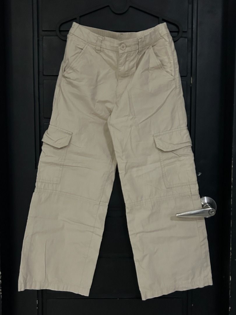 H&M Kids Cargo Beige Pants (Category: Babies & Kids Fashion) located in Quezon. Submitted by martyyiii (Listing ID 1440073727, Image 1). Description: 🦦 decluttering!! ⭐️ gcash, maya and bdo only!! ⭐️ no cancellation, return and refund ⭐️ payment first + shipping fee is shouldered by the buyer!!.
