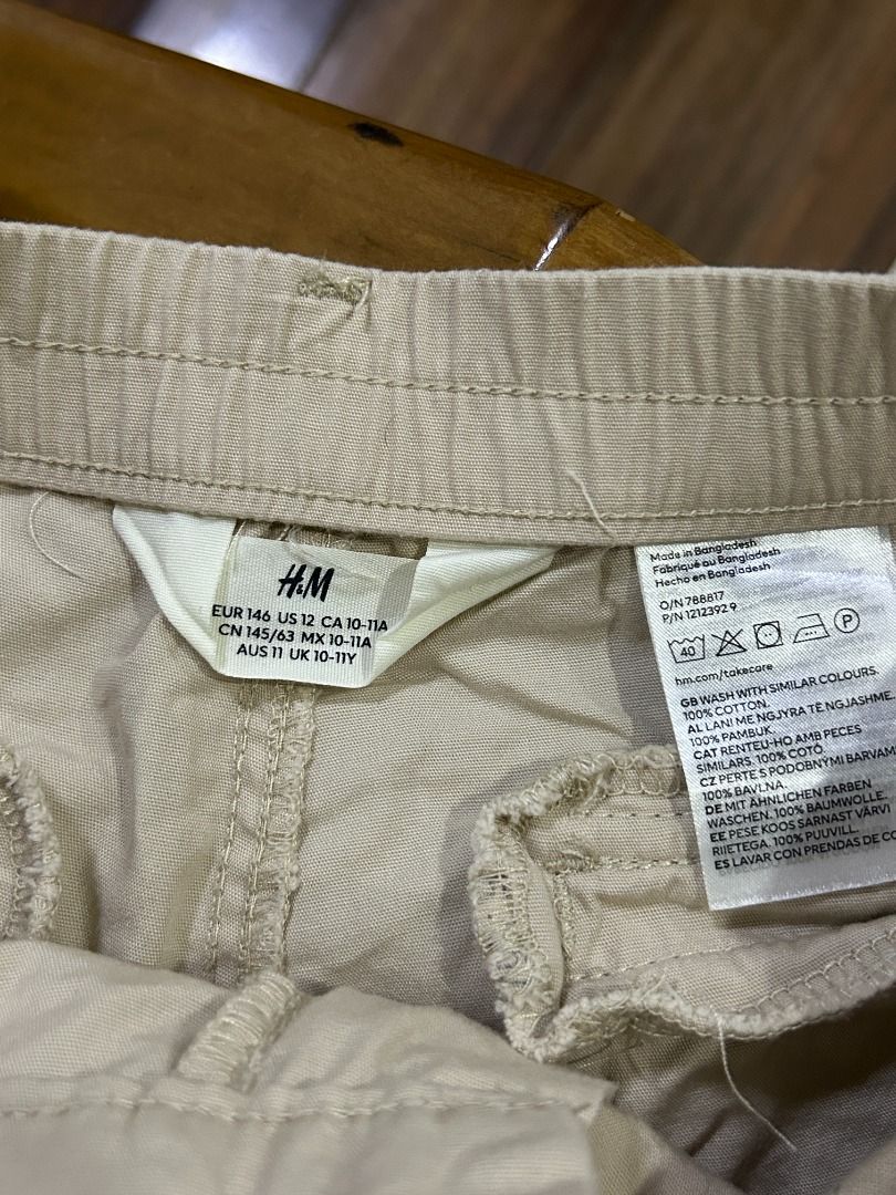 H&M Kids Cargo Beige Pants (Category: Babies & Kids Fashion) located in Quezon. Submitted by martyyiii (Listing ID 1440073727, Image 3). Description: 🦦 decluttering!! ⭐️ gcash, maya and bdo only!! ⭐️ no cancellation, return and refund ⭐️ payment first + shipping fee is shouldered by the buyer!!.