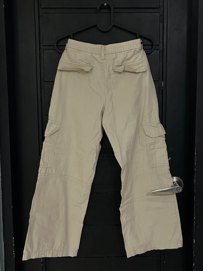 H&M Kids Cargo Beige Pants (Category: Babies & Kids Fashion) located in Quezon. Submitted by martyyiii (Listing ID 1440073727, Image 2). Description: 🦦 decluttering!! ⭐️ gcash, maya and bdo only!! ⭐️ no cancellation, return and refund ⭐️ payment first + shipping fee is shouldered by the buyer!!.