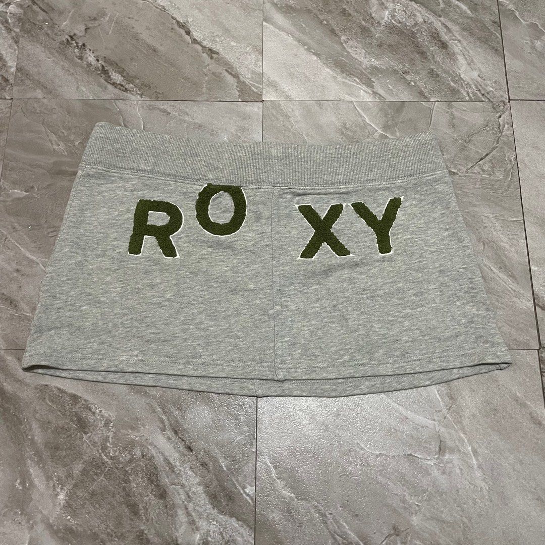 Hollister Micro Mini Shorts & Roxy Skirt (Category: Shorts) located in Bacoor. Submitted by thrift2dough (Listing ID 1440096495, Image 3). Description: ✅Y2K Bottoms Hollister Micro Mini Shorts & Roxy Skirt Size: Small & Medium Condition: 9/10 Issue: None Selling aspack for 1,500 only.