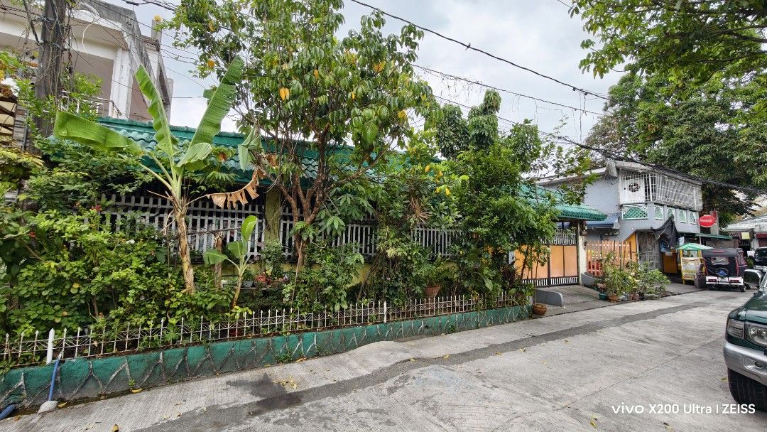 House and lot and apartment (Category: House & Lot) located in Meycauayan. Submitted by swifthawk_96ee40 (Listing ID 1440161949, Image 1). Description: Read details 1st !!! Jan na po details Direct buyers only❗ Heron Street, Saint Francis Subidivsion, Barangay Pandayan, Meycauayan, Bulacan, 3020 3 Bedrooms, 1 Bathroom, 1 Kitchen , Parking kasya 2 van at 2 motor Lot Area: 180 Sqm Selling Price: P5,000,000.00 (Net) Title: 1 TCT and clean/no incumbr