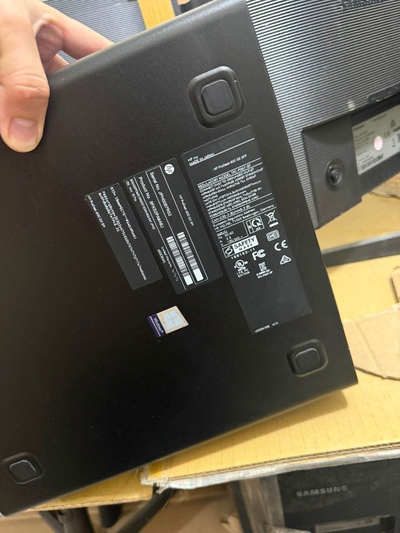 HP prodesk 600 G5 SFF (Category: Desktops) located in Manila. Submitted by happyearth.953a15 (Listing ID 1440116904, Image 3). Description: HP prodesk 600 G5 SFF I5 9th gen Intel UHD Graphics 630 16gb ram ddr4 256gb ssd Windows 11 pro OS Unit with power cord 💸💸 9,500 Location: San Andres bukid manila Pick up or deliver cod.