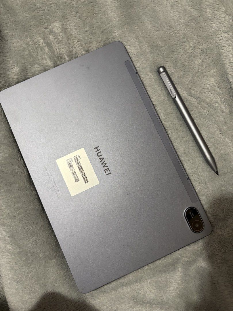 Huawei Matepad 11 SE WIFI+CELLULAR (Category: Android) located in Manila. Submitted by rarehorse-92cd0b (Listing ID 1440035120, Image 2). Description: Display: 11-inch IPS LCD, 1920 \(\times \) 1200 resolution, 400 nits brightness (TÜV Rheinland certified for low blue light) Processor & Memory: Octa-core chipset (Kirin 710A) with 6GB or 8GB of RAM and 128GB of internal storage Cameras: 8MP rear camera and 5MP front camera Battery: 7700mAh capacit
