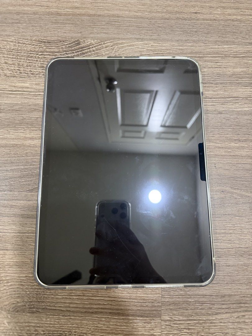 iPad Pro 11-inch M4 Clear Case (Category: Cases & Sleeves) located in Manila. Submitted by sellingelly (Listing ID 1440147616, Image 2). Description: RFS: I prefer with stand.