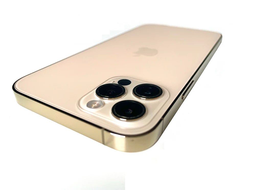 Iphone 12 Pro Gold FU 256gb (Category: iPhone 12 Series) located in Manila. Submitted by preloveddrips (Listing ID 1440173200, Image 3). Description: RUSH!!! 256GB FU US Version – Dual eSIM, physical SIM slot Currently using Smart eSIM as personal phone. Issues: • no mute button fallen off but can switch still - battery replaced Inclusions: • Free case only • No other inclusions Details: • Makinis body • All camera lenses working • Calls and text
