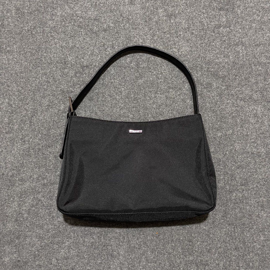 Issey Miyake - Shoulder Bag (Category: Luxury Bags & Wallets) located in Pasig City. Submitted by _rosasass_ (Listing ID 1440136466, Image 1). Description: Authntic Good as new Vintage Multiple pockets open for meet up or shipping transaction.