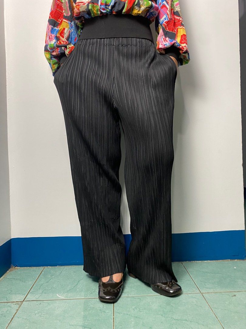 ISSEY MIYAKE PLEATS PLEASE TROUSERS (Category: Trousers) located in Baguio. Submitted by archival.store (Listing ID 1440152555, Image 2). Description: PP06-JF595 Waist:22/57 Length:35.5 Thigh:12 Opening:9 All is stretchable.