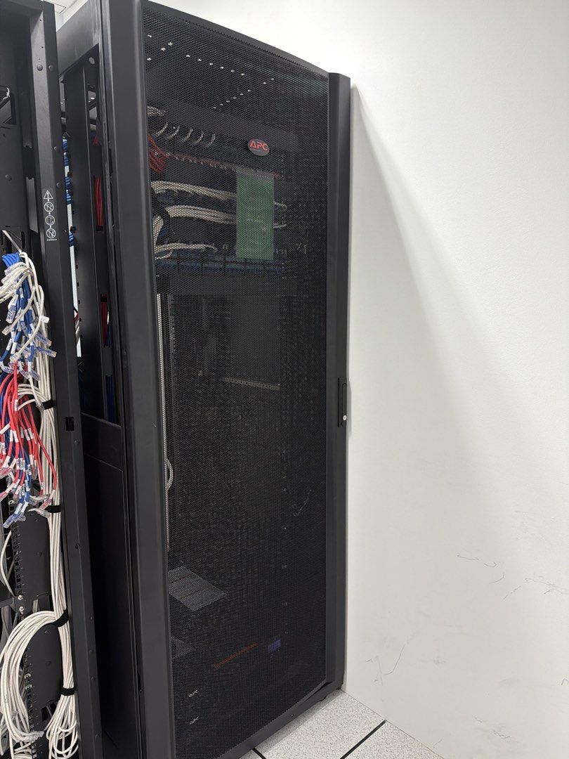 IT Server Rack - black464607171346452480