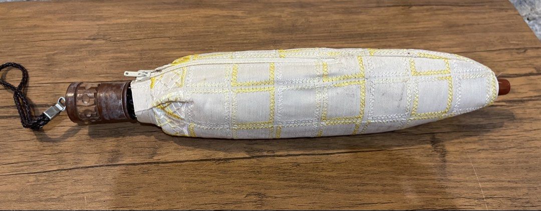 Japan sourced umbrella (Category: Umbrellas) located in San Fernando. Submitted by japansurpluselyu (Listing ID 1440023291, Image 3). Description: .