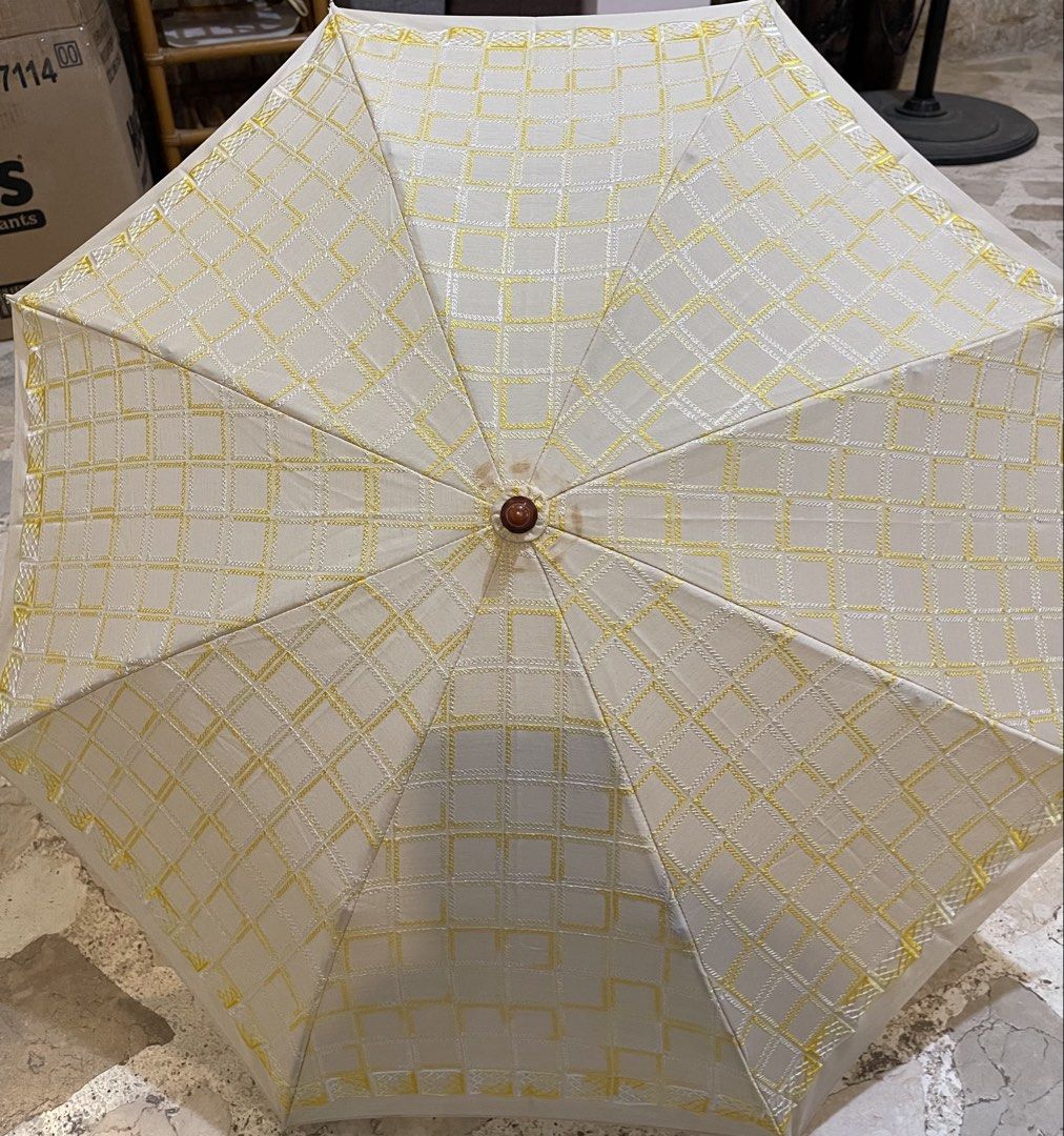 Japan sourced umbrella (Category: Umbrellas) located in San Fernando. Submitted by japansurpluselyu (Listing ID 1440023291, Image 1). Description: .