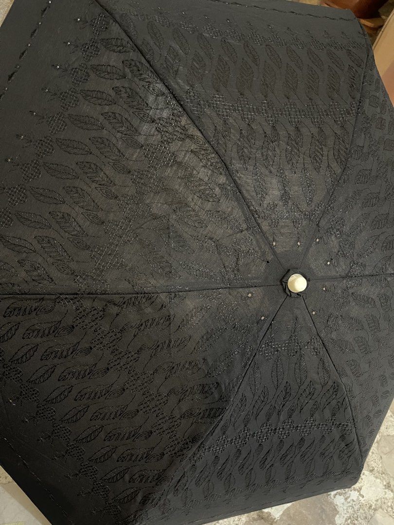Japan sourced umbrella (Category: Umbrellas) located in San Fernando. Submitted by japansurpluselyu (Listing ID 1440095954, Image 2). Description: .