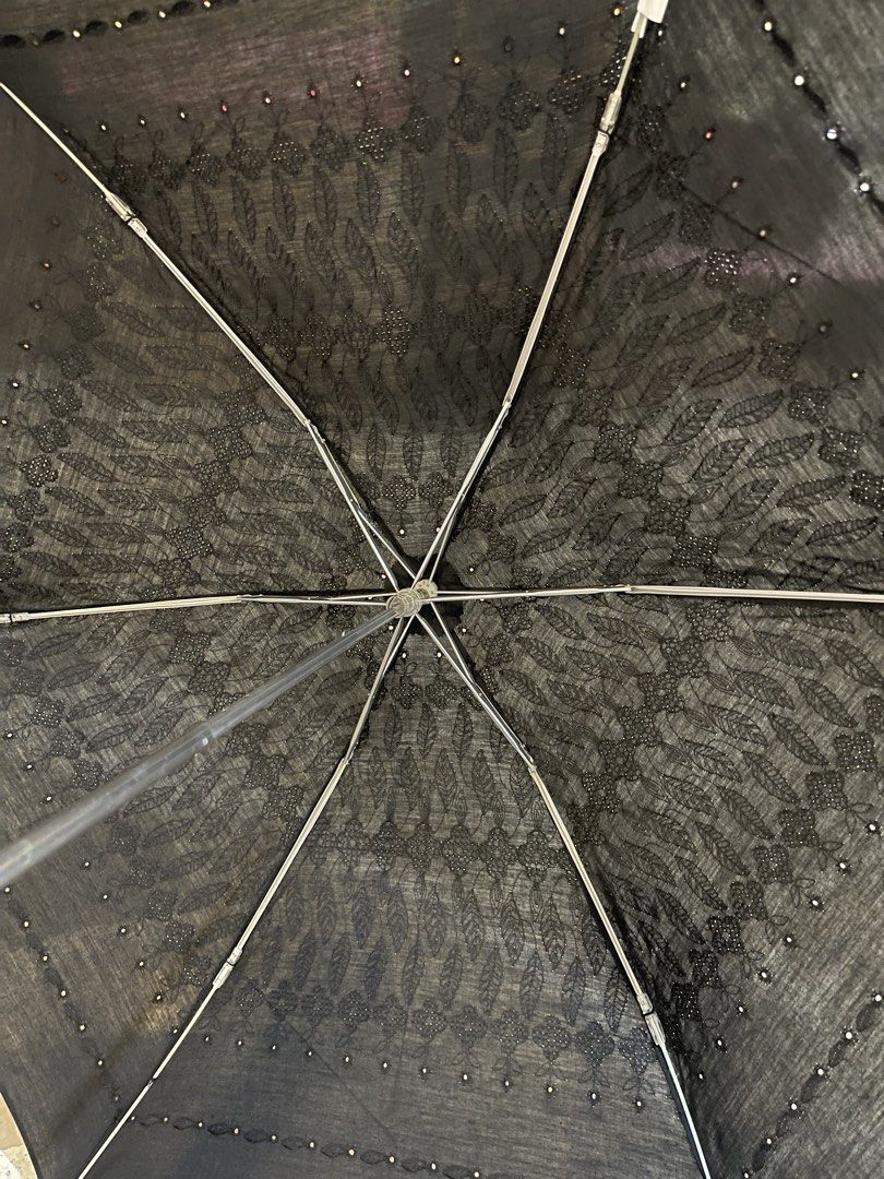 Japan sourced umbrella (Category: Umbrellas) located in San Fernando. Submitted by japansurpluselyu (Listing ID 1440095954, Image 3). Description: .