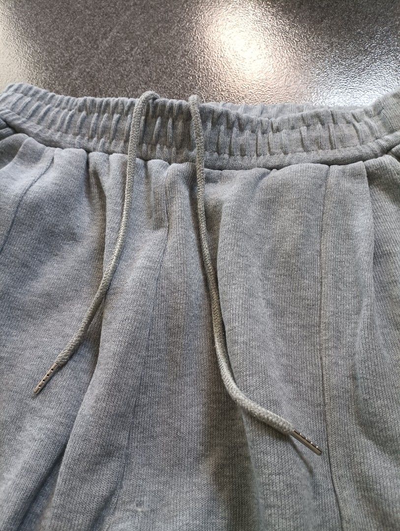 Jogger Pants (Category: Joggers) located in Banga. Submitted by princess.declutter (Listing ID 1439994599, Image 2). Description: With minimal issue (see attached photos) Gray color Waist: 35cm stretchable Length: 93cm COD (Cash On Delivery) Supported via Enstack Ph.