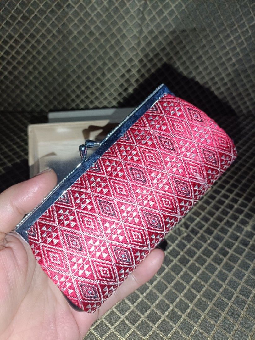 Kisslock Coin Purse (Category: Purses & Pouches) located in San Pedro. Submitted by elevens_online_thrift_shop (Listing ID 1440131011, Image 1). Description: brand new with box canvas and leather material medium size 2 compartment 📌 fix na po sa 170 dating 250.