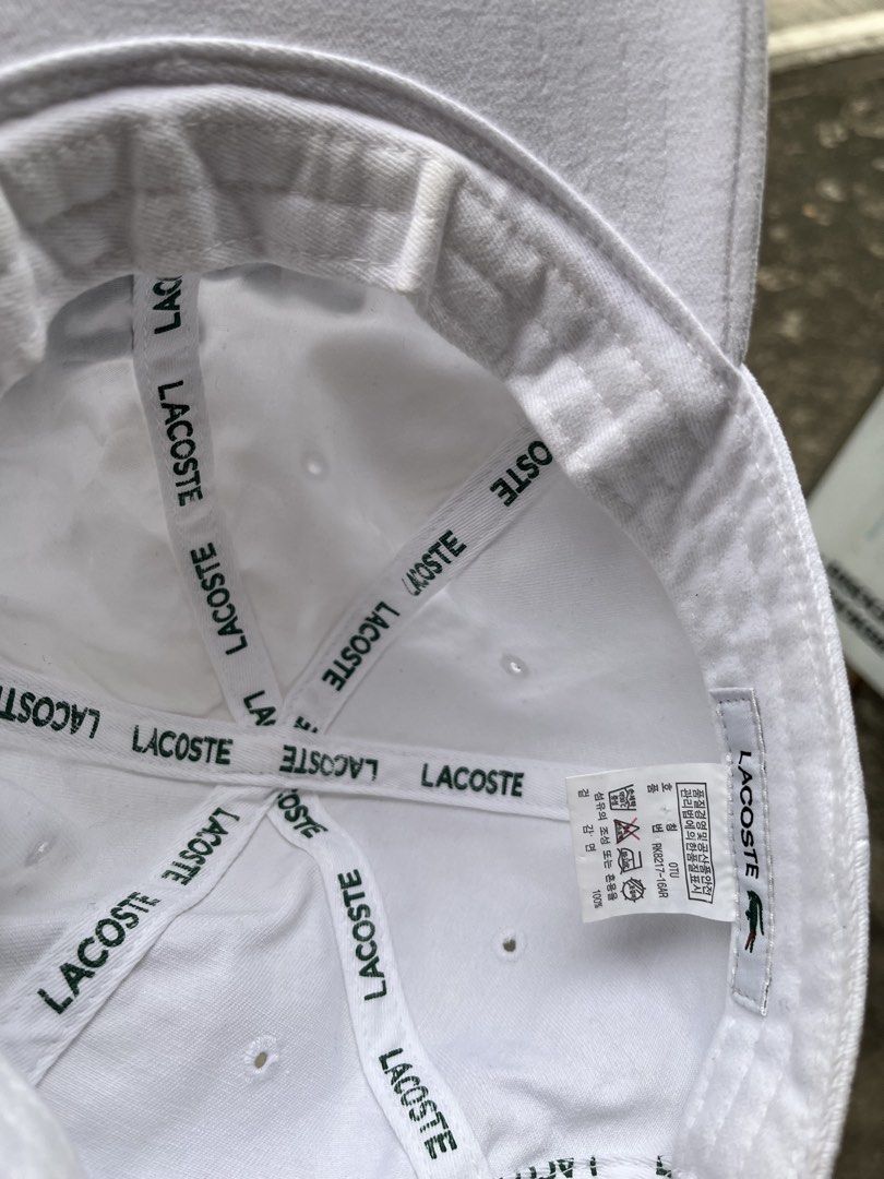 Lacoste White Cap with Green Crocodile Logo (Category: Caps & Hats) located in Pontevedra. Submitted by thrift01 (Listing ID 1440005024, Image 3). Description: - Classic white baseball cap by Lacoste - Iconic green crocodile logo embroidered on the front - Structured brim for a classic look - Adjustable strap for a comfortable, customized fit - Interior features branded Lacoste taping.