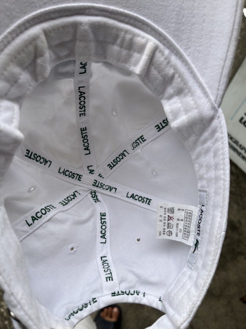 Lacoste White Cap with Green Crocodile Logo (Category: Caps & Hats) located in Pontevedra. Submitted by thrift01 (Listing ID 1440005024, Image 2). Description: - Classic white baseball cap by Lacoste - Iconic green crocodile logo embroidered on the front - Structured brim for a classic look - Adjustable strap for a comfortable, customized fit - Interior features branded Lacoste taping.