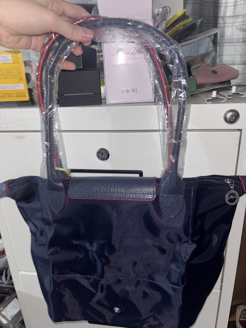 Longchamp Le Pliage Tote (Category: Tote Bags) located in Cavite. Submitted by declutteringthingzz (Listing ID 1440127234, Image 3). Description: From Australia Small in Navy Blue.