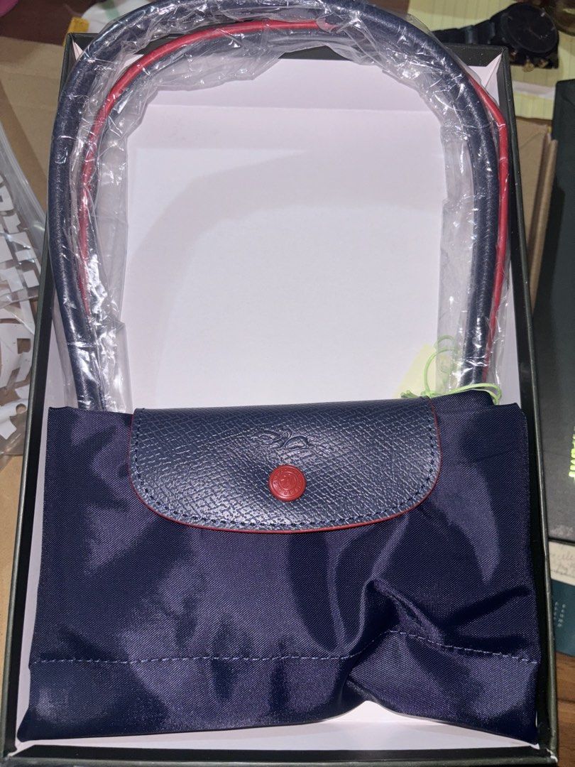 Longchamp Le Pliage Tote (Category: Tote Bags) located in Cavite. Submitted by declutteringthingzz (Listing ID 1440127234, Image 1). Description: From Australia Small in Navy Blue.