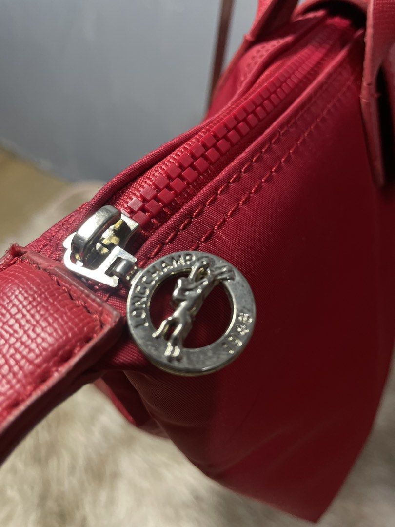 Longchamp modele depose mini bag (Category: Luxury Bags & Wallets) located in Taguig. Submitted by luxecachevibe (Listing ID 1440182103, Image 3). Description: Good as new Excellent condition No issue .