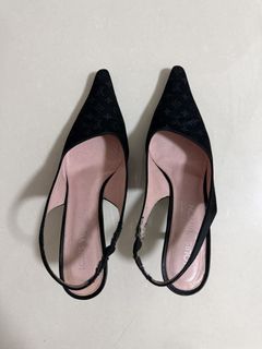 (Category: ) located in . Submitted by chicshopaholic (Listing ID 1440146839, Image 1). Description: .