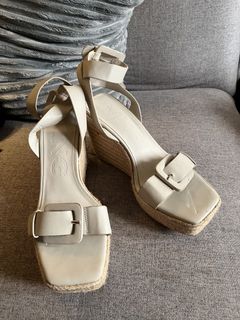 (Category: ) located in . Submitted by carmens.closet (Listing ID 1440049930, Image 1). Description: .