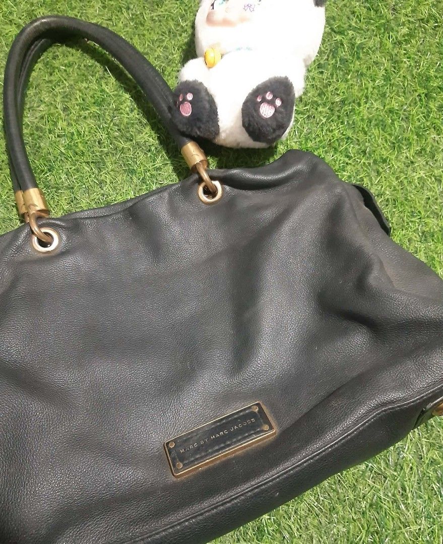 Marc by Marc Jacobs Black Leather Tote Bag (Category: Luxury Bags & Wallets) located in Bulacan. Submitted by alfredcarp0905 (Listing ID 1439999847, Image 3). Description: - Brand: Marc by Marc Jacobs - Color: Black - Material: Leather - Hardware: Gold-tone - Features: Classic design, comfortable top handles, spacious interior - Style: Versatile, perfect for everyday essentials and any outfit.