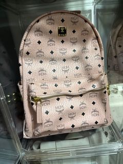 (Category: ) located in . Submitted by ami_love_clothing (Listing ID 1440117511, Image 1). Description: .
