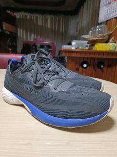 (Category: ) located in . Submitted by thesneakerrush_2600 (Listing ID 1440139599, Image 1). Description: .
