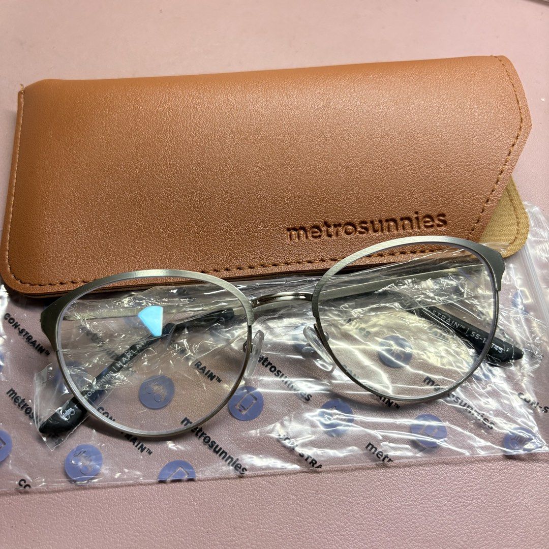 MetroSunnies Harlan specs (Silver) (Category: Sunglasses & Eyewear) located in Cavite. Submitted by cchilinnstuffs (Listing ID 1440118087, Image 1). Description: MetroSunnies Harlan Specs (Silver) / Con-Strain Blue Light / Anti-Radiation Computer Eyeglasses literally brand new 🙂‍↕️ RFS: prefer plastic frames .