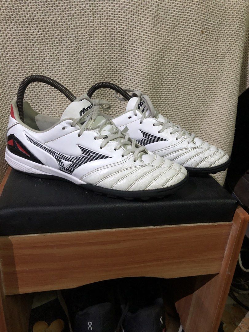 Mizuno Morelia Neo IV Pro AS (Category: Sneakers) located in Davao. Submitted by blufinds (Listing ID 1440127681, Image 3). Description: The shoe in the image is the Mizuno Morelia Neo IV Pro AS turf soccer shoe in the “White / Black / Chinese Red” colorway.