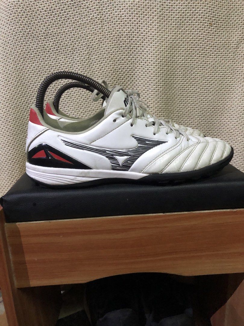 Mizuno Morelia Neo IV Pro AS (Category: Sneakers) located in Davao. Submitted by blufinds (Listing ID 1440127681, Image 1). Description: The shoe in the image is the Mizuno Morelia Neo IV Pro AS turf soccer shoe in the “White / Black / Chinese Red” colorway.