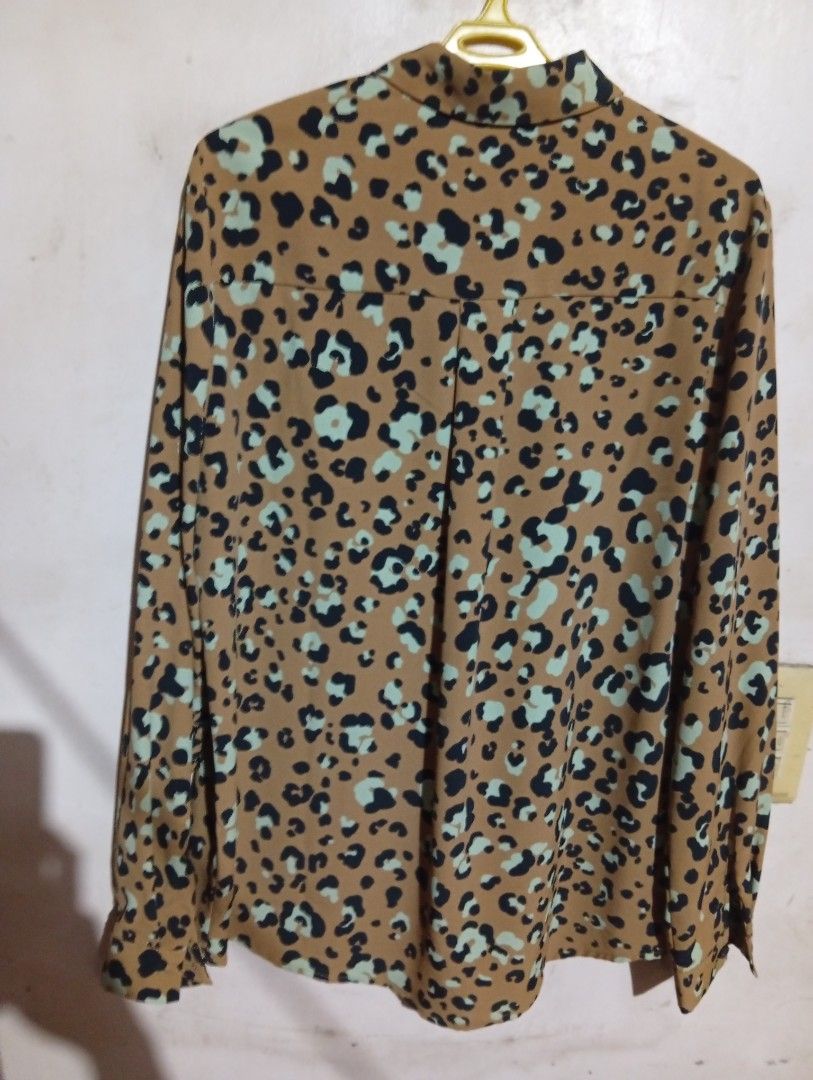 MNG Basics Leopard Print Long Sleeve Button-Up Shirt (Category: Shirts) located in Las Pinas. Submitted by magda09 (Listing ID 1440182758, Image 3). Description: - MNG Basics long-sleeved shirt - Stylish leopard print - Button-up design - Classic collar - Two chest pockets - Perfect for casual or semi-formal looks.
