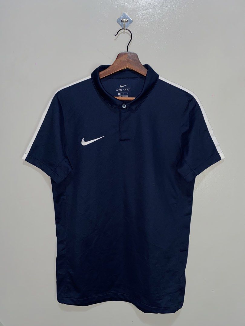 Nike Drifit Polo Shirt Embroid Logo (Category: Activewear) located in Bago City. Submitted by gent.ly.getup (Listing ID 1440134002, Image 1). Description: Like new 10/10 Navy Blue EmbroidLogo Authentic M on Tag 19.5 by 27-28 No issue .