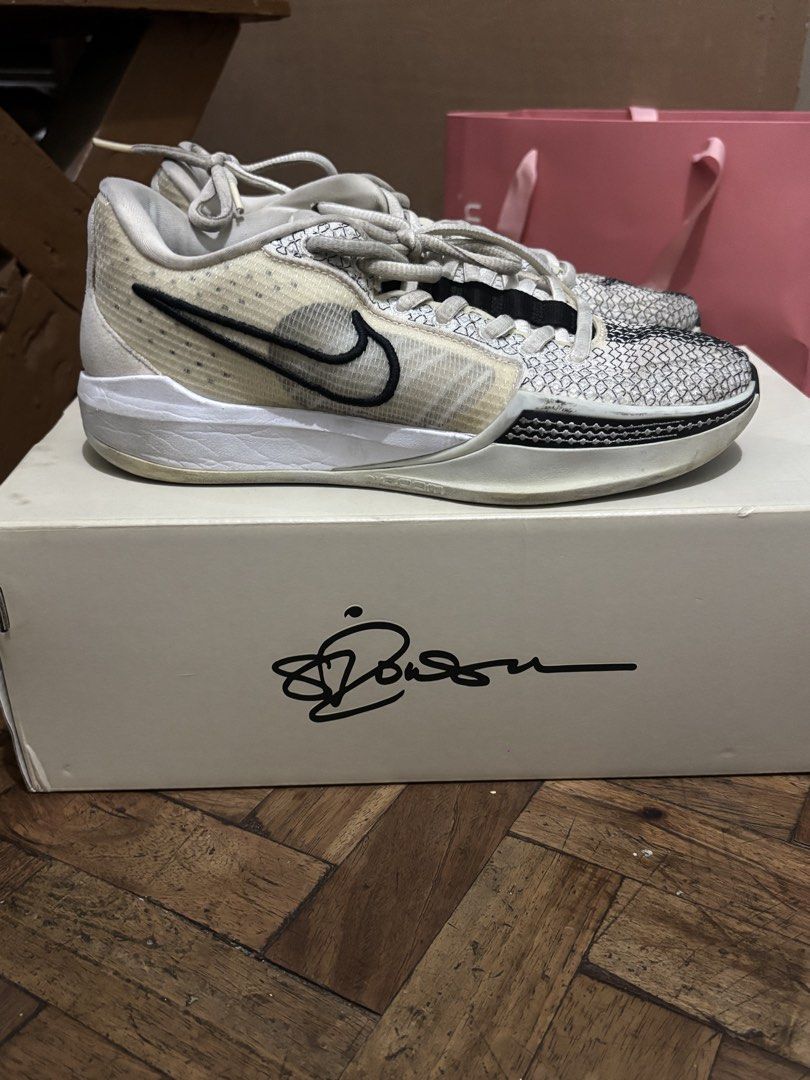 Nike Sabrina 1 EP (Category: Sneakers) located in Manila. Submitted by mjg3005 (Listing ID 1440165024, Image 2). Description: - Sabrina 1 EP - 23.5 CM - Unique white and black patterned upper with translucent overlay - Excellent outsole grip for quick court movements - Comes with original box - Used for indoor volleball lang, never nagamit outdoor Issue: slightly nag yellow yung mesh when I had it cleaned sa mga cleaning shops.