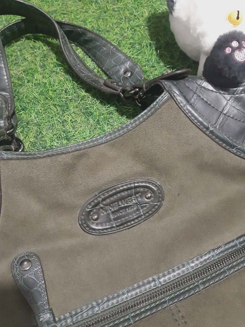 Nine West Shoulder Bag Crocodile Embossed Trim (Category: Luxury Bags & Wallets) located in Bulacan. Submitted by alfredcarp0905 (Listing ID 1439999562, Image 3). Description: - Stylish Nine West shoulder bag - Dark olive green color - Textured fabric with faux crocodile embossed leather trim - Front zippered pocket - Spacious main compartment with interior pockets - Comfortable shoulder straps.
