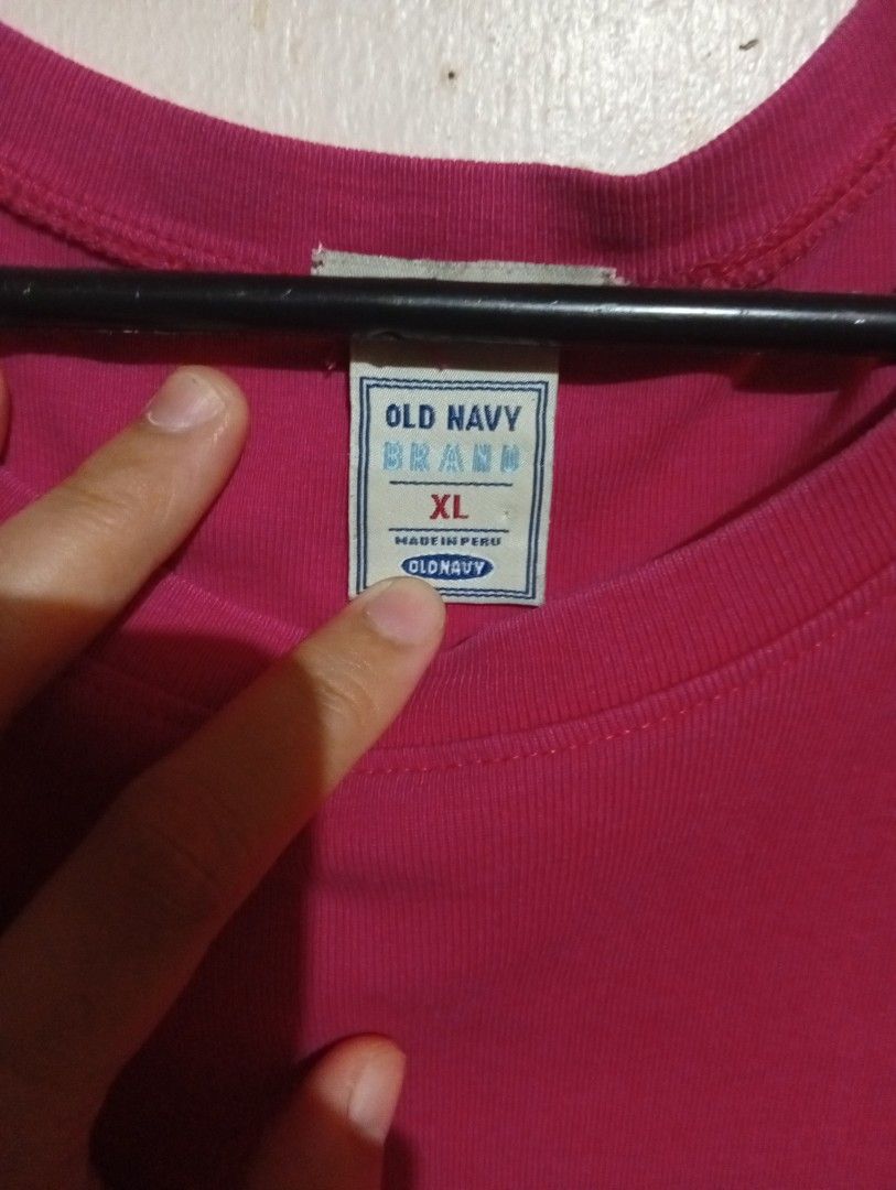 Old Navy Pink T-shirt XL (Category: Shirts) located in Las Pinas. Submitted by magda09 (Listing ID 1440182913, Image 2). Description: - Vibrant pink Old Navy t-shirt - Classic crew neck - Short sleeves - Comfortable and casual - Ideal for everyday wear.